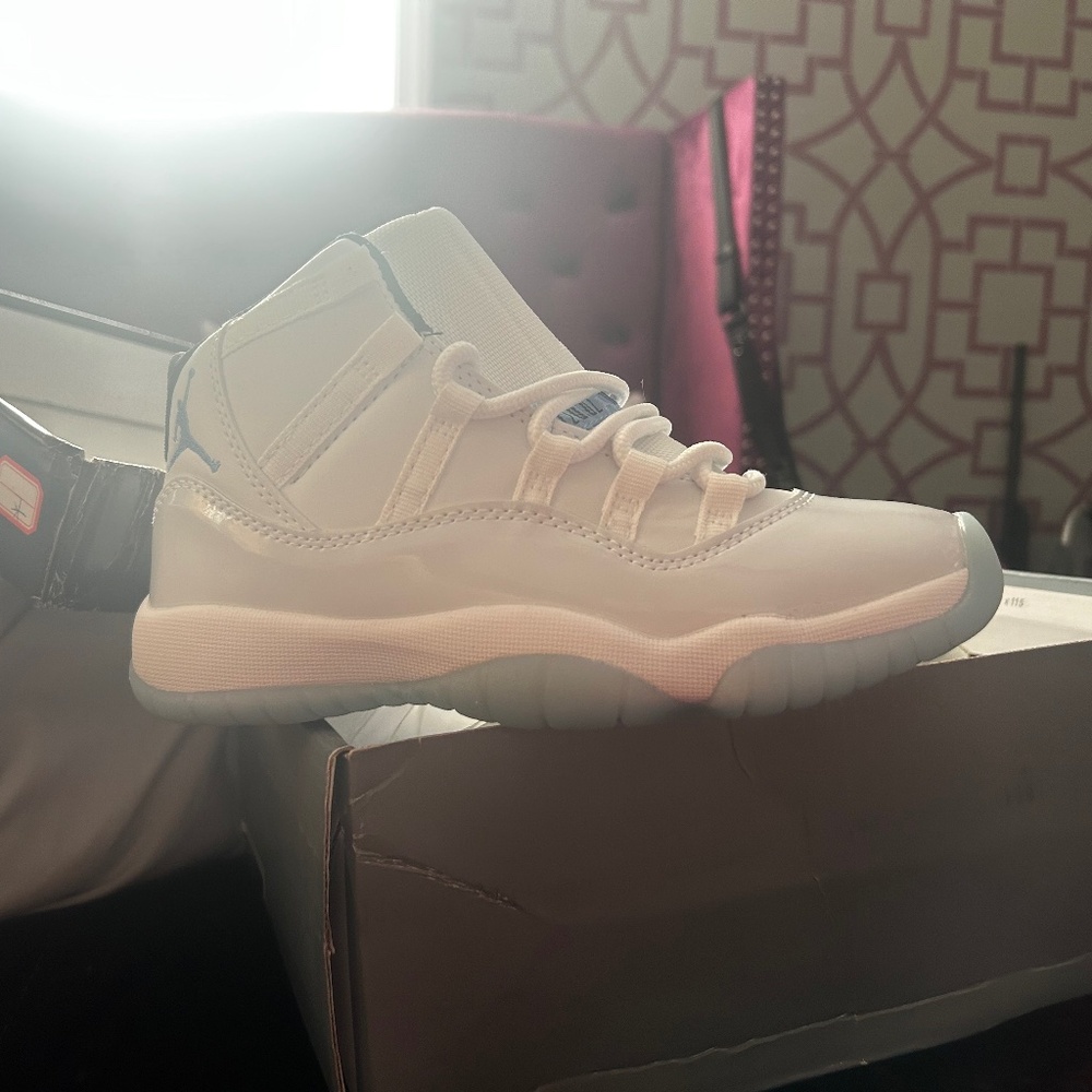 Jordan 11 legend blue